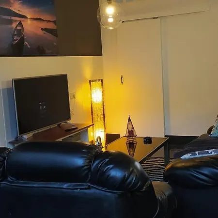 Avenida De Leon Pareado /adosado *